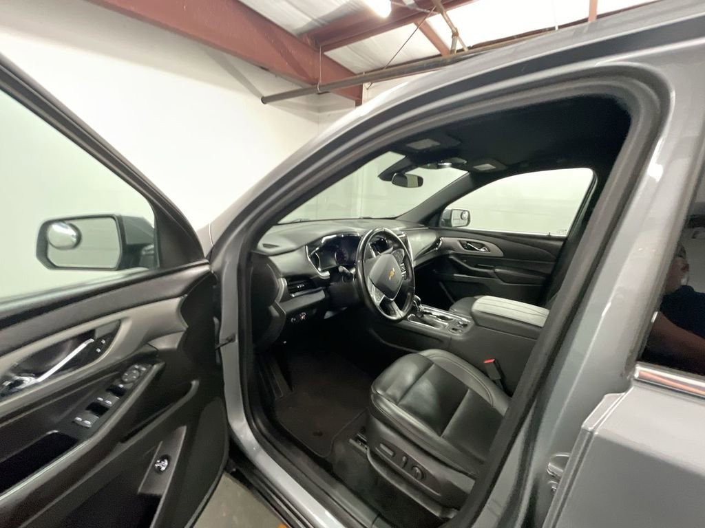 Used 2023 Chevrolet Traverse LT image 10
