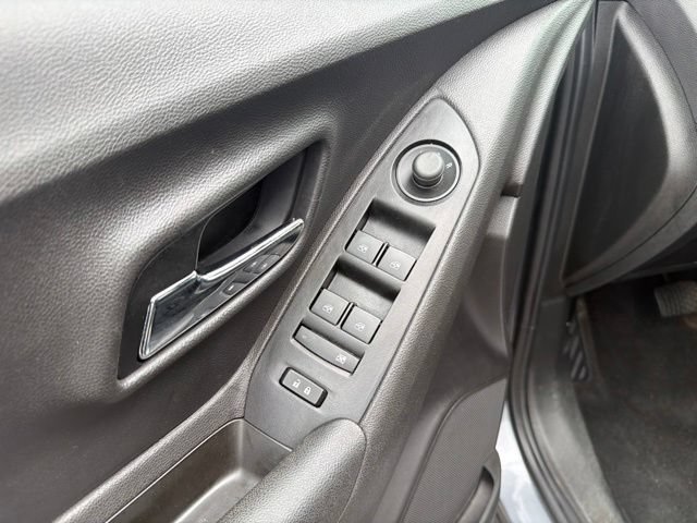 Used 2020 Chevrolet Trax LS w/ Tint and Cruise Package FWD image 11