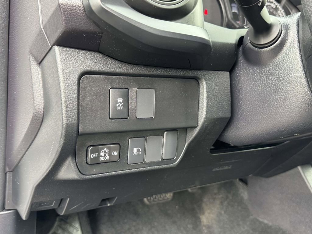 Used 2023 Toyota Tacoma SR image 9