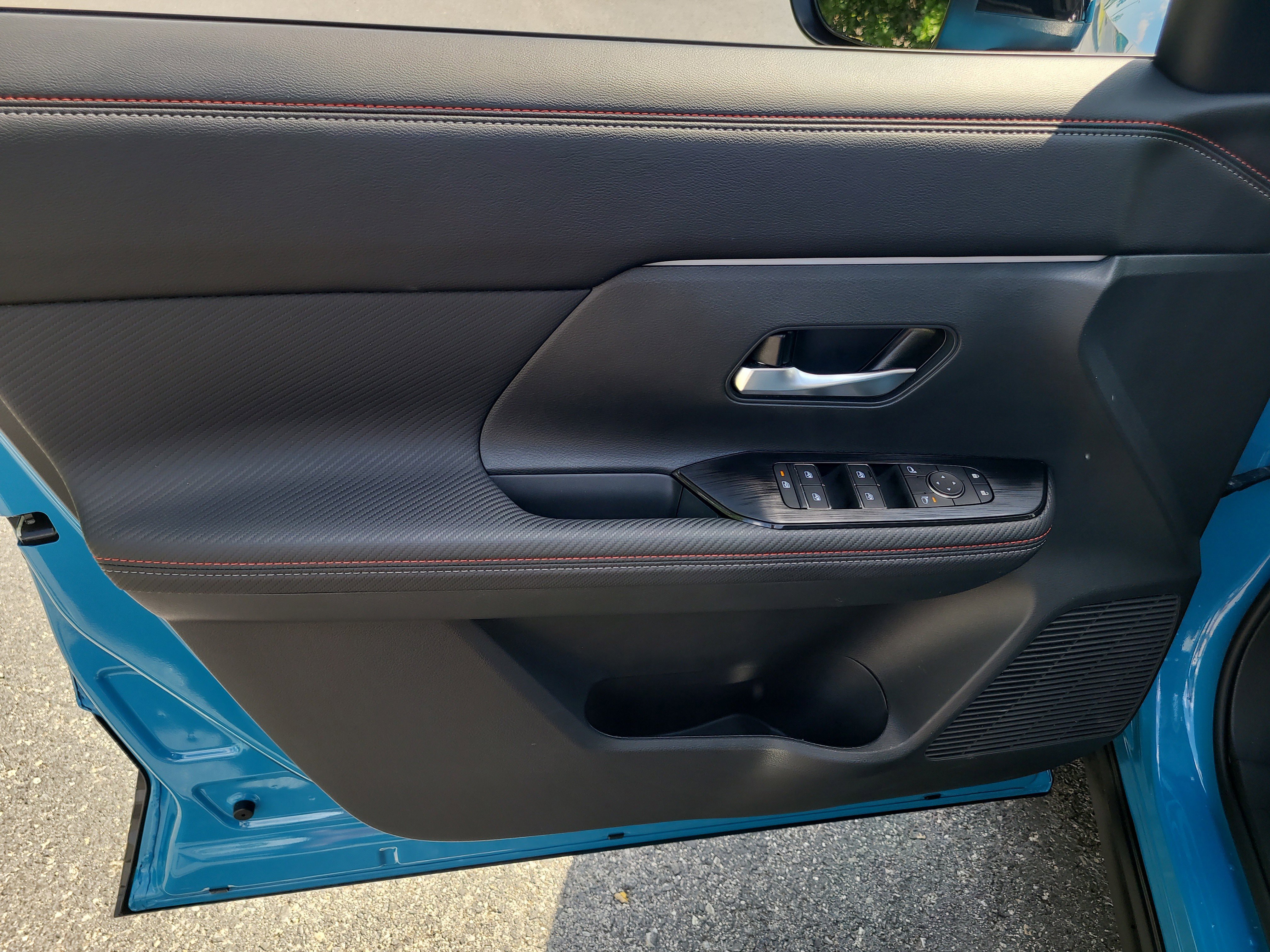 Used 2025 Nissan Kicks SR FWD image 18