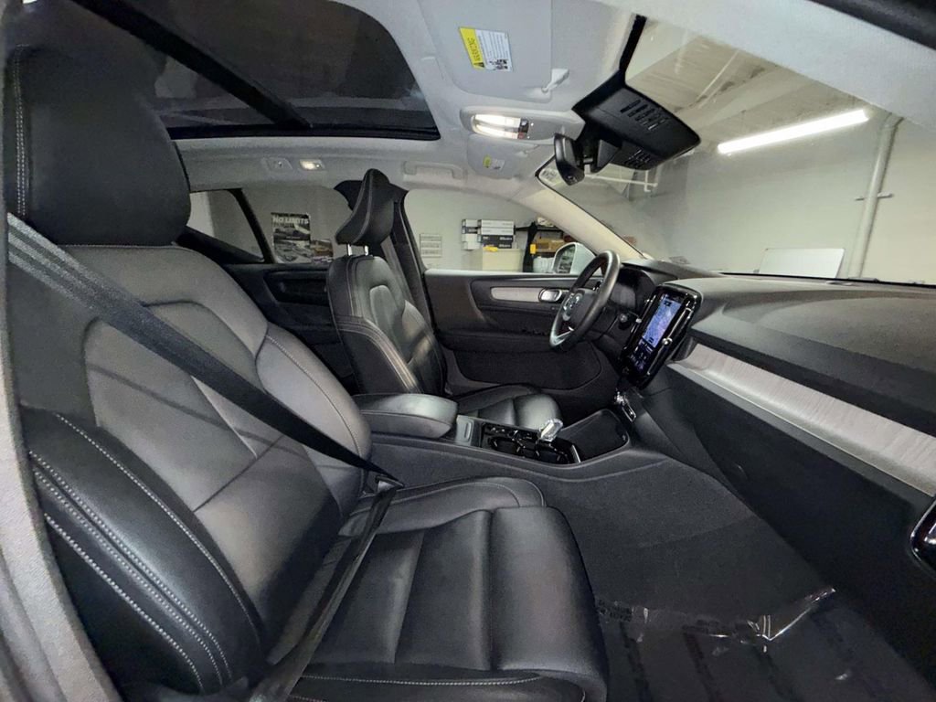 Used 2023 Volvo XC40 B5 Plus w/ Protection Package Premier image 14
