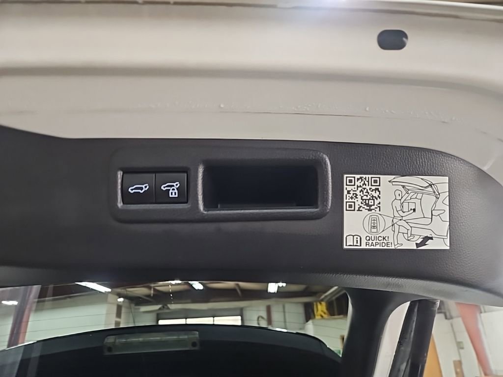 Used 2023 Toyota Venza LE image 30