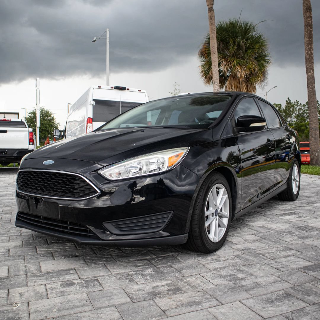 Used 2017 Ford Focus SE FWD image 3