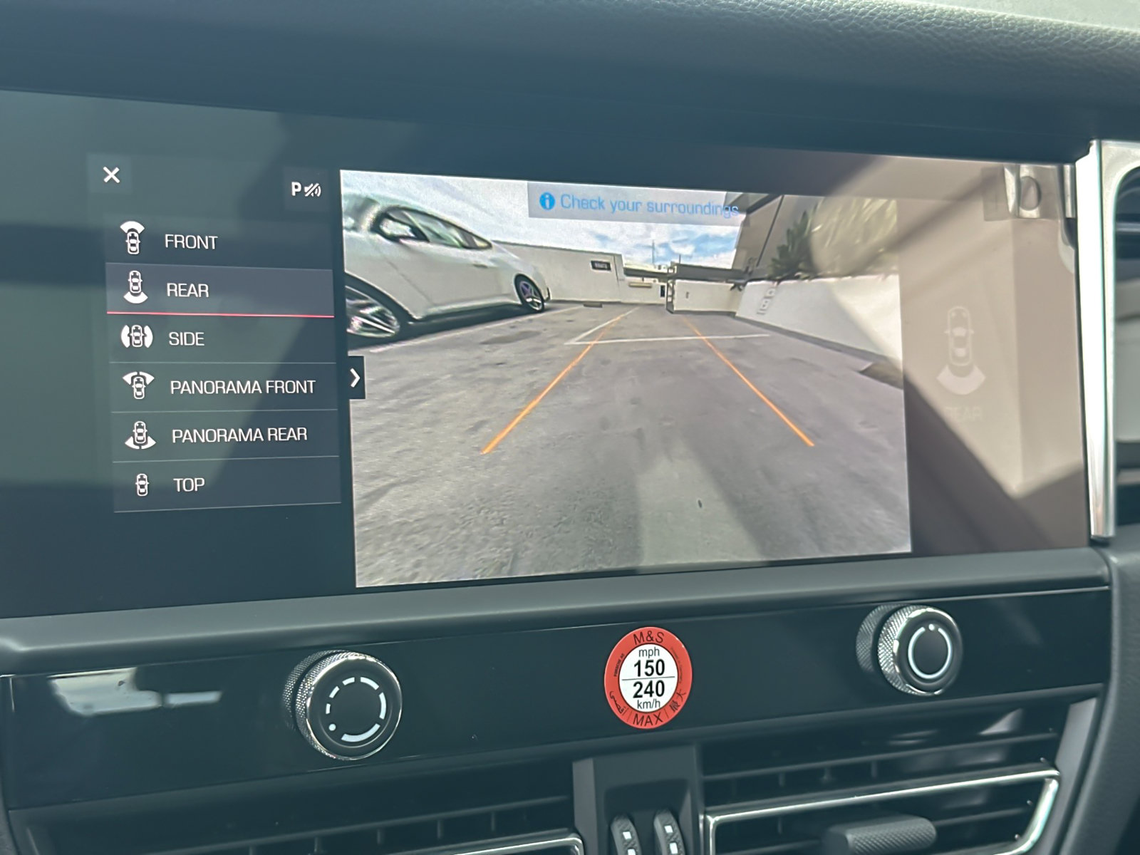 Certified 2026 Porsche Macan AWD/4WD image 32