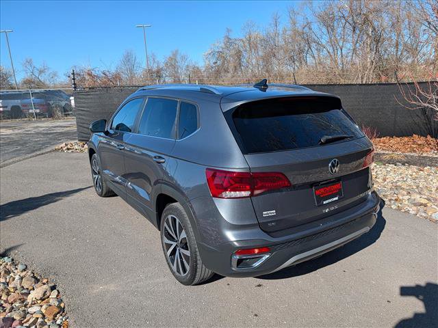 Used 2022 Volkswagen Taos SE w/ Panoramic Sunroof Package image 3