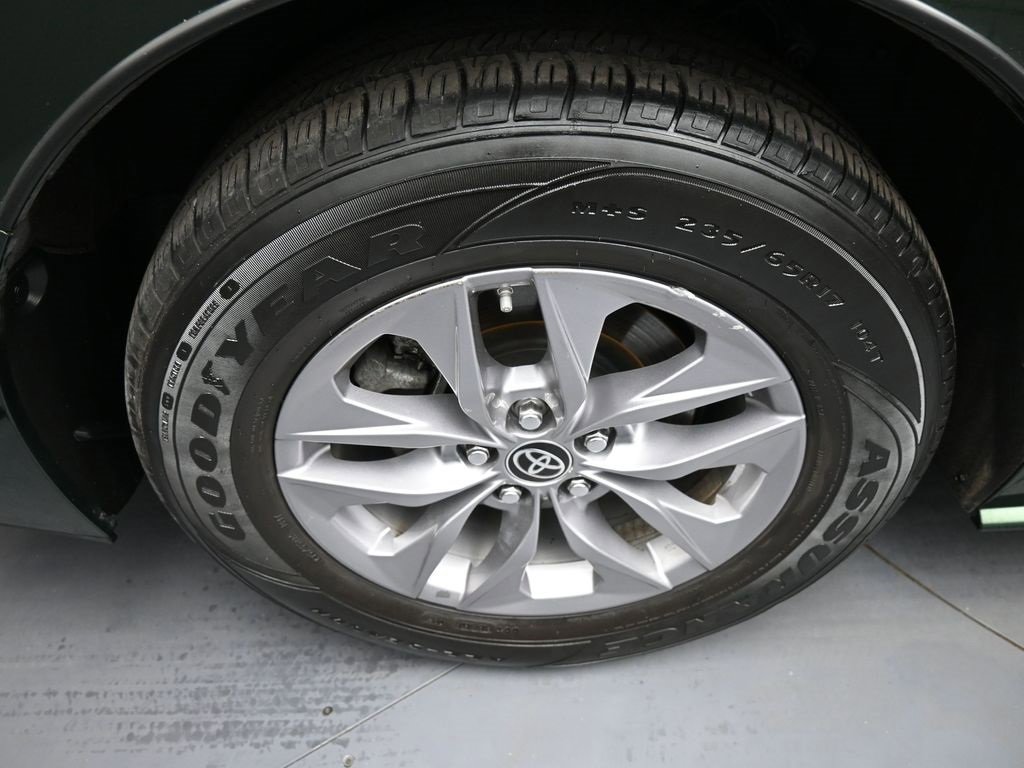 Certified 2021 Toyota Sienna LE image 12