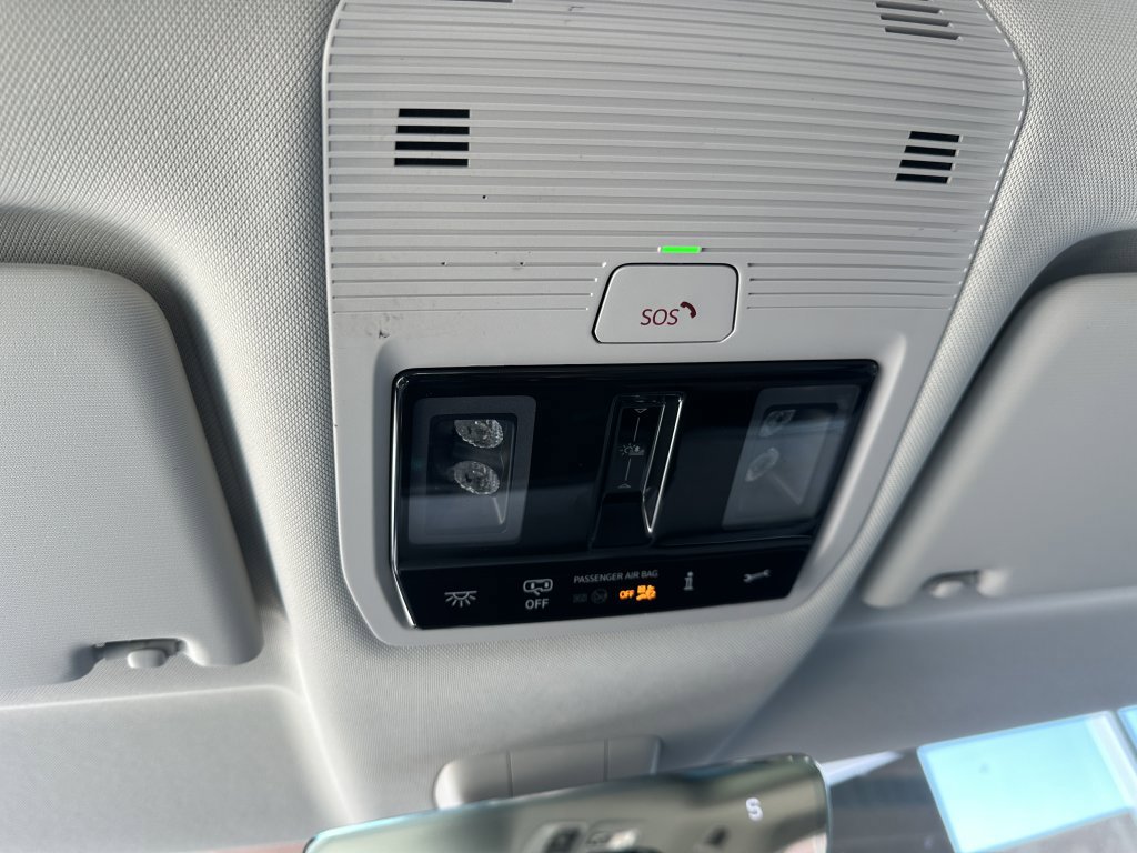 Used 2025 Volkswagen ID. Buzz 1st Edition AWD/4WD image 33