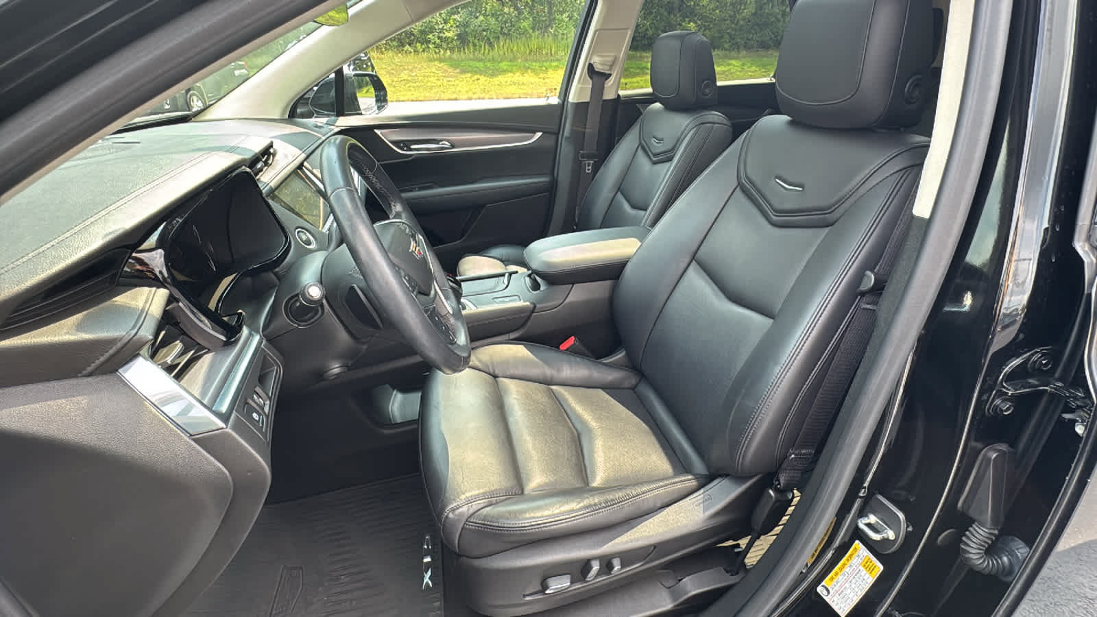 Certified 2018 Cadillac XT5 Luxury w/ Driver Awareness Package FWD image 8