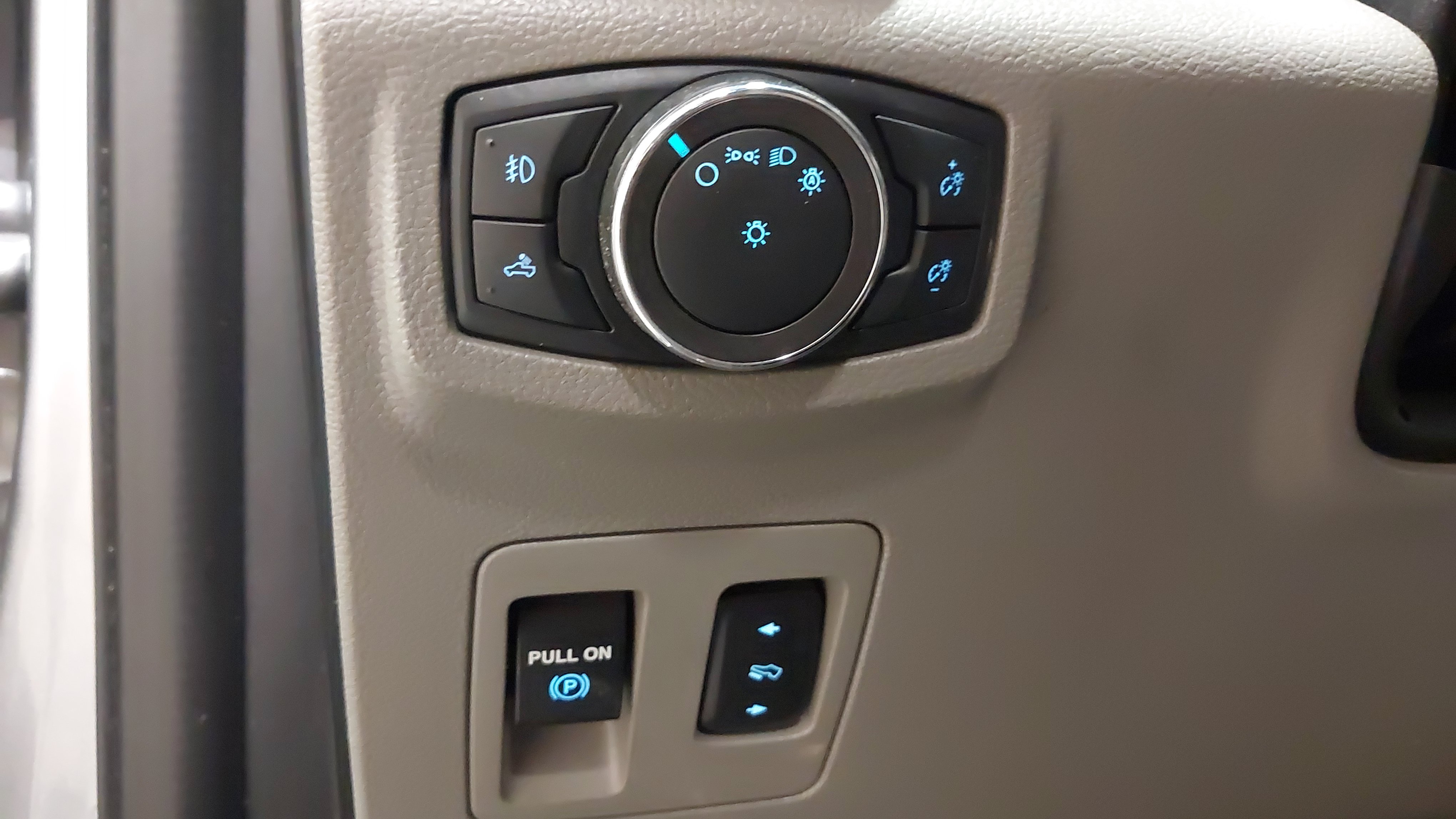 Used 2020 Ford F150 XLT w/ Equipment Group 302A Luxury AWD/4WD image 23