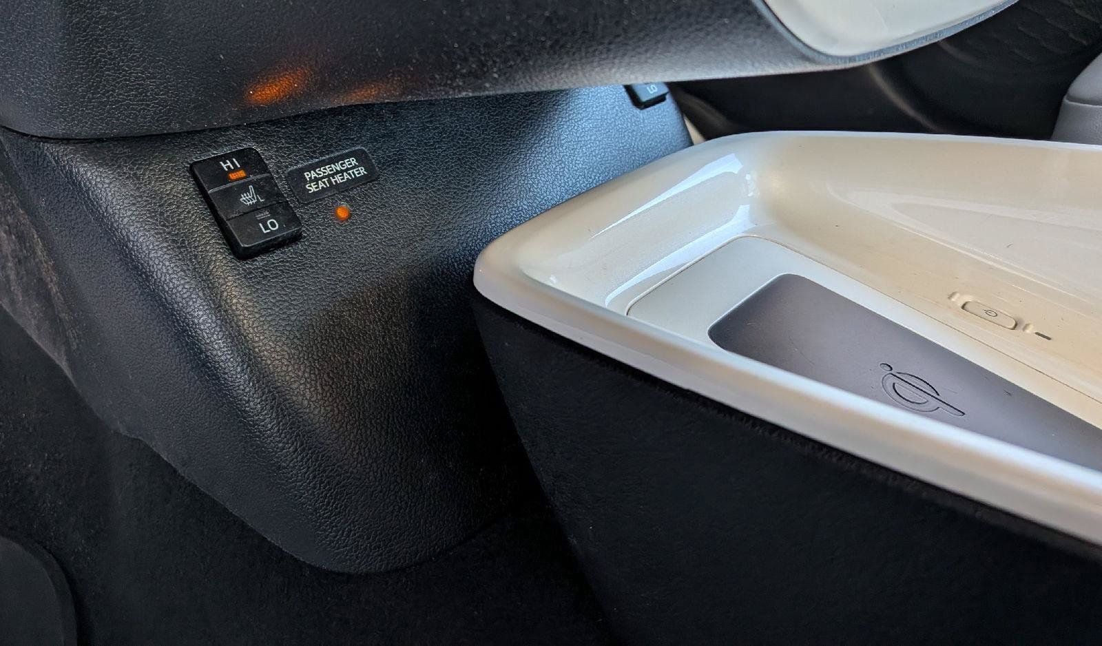 Used 2018 Toyota Prius Prime Premium FWD image 17