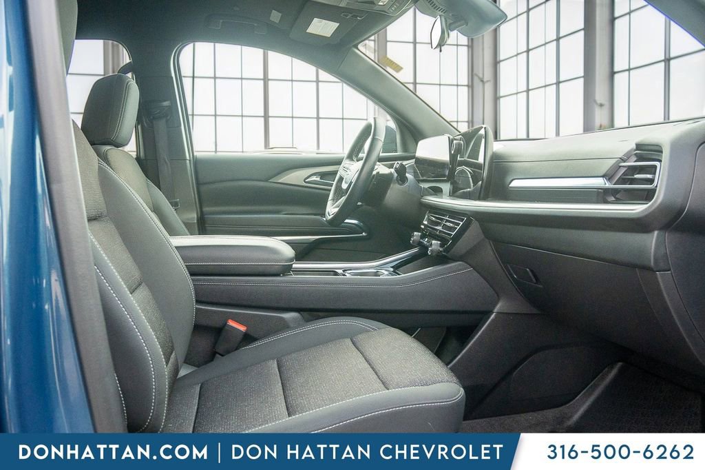 Used 2025 Chevrolet Traverse LT w/ Midnight/Sport Edition AWD/4WD image 28