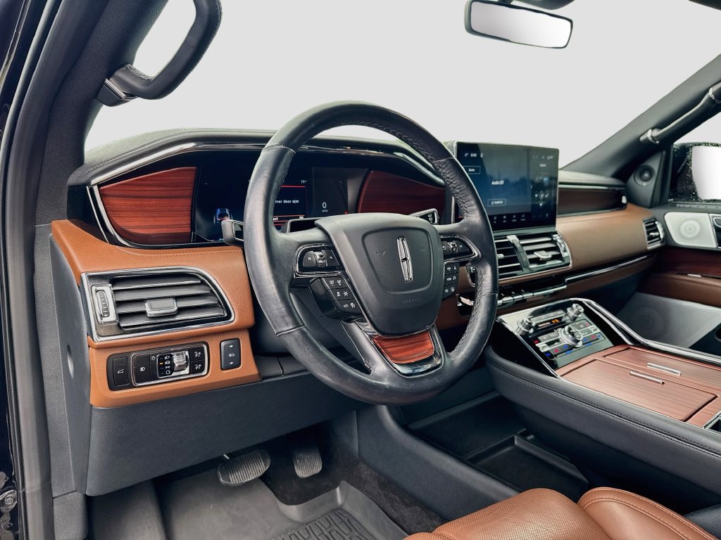 Used 2023 Lincoln Navigator Reserve AWD/4WD image 9