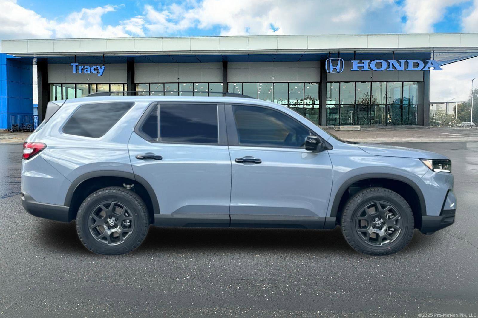 New 2025 Honda Pilot TrailSport image 3