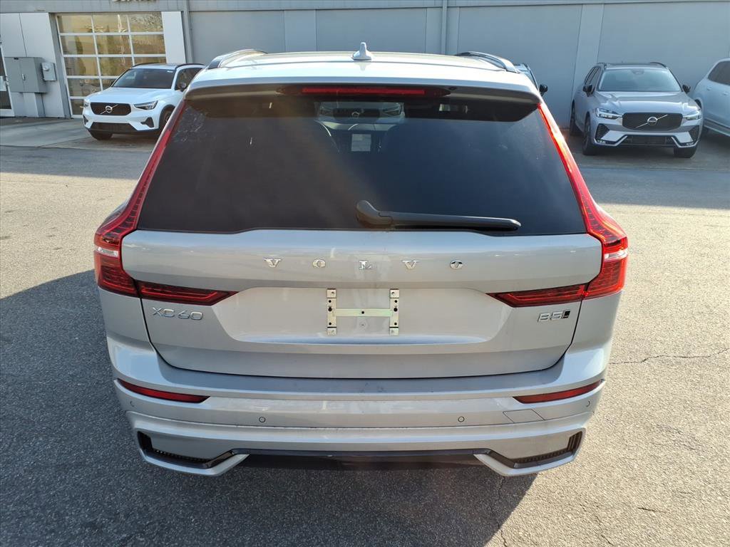 Certified 2025 Volvo XC60 B5 Plus image 4