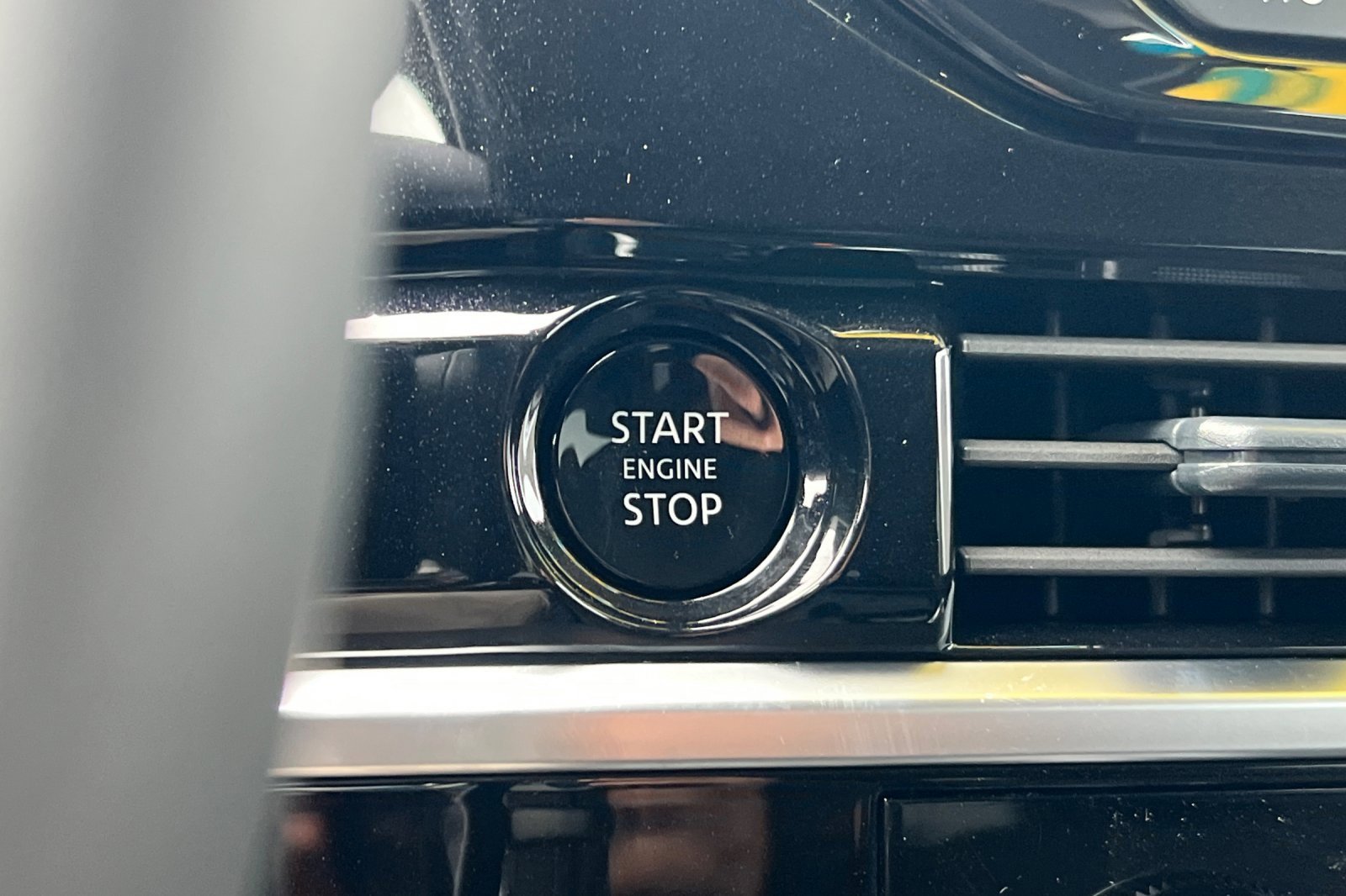 New 2025 Nissan Pathfinder SV image 26