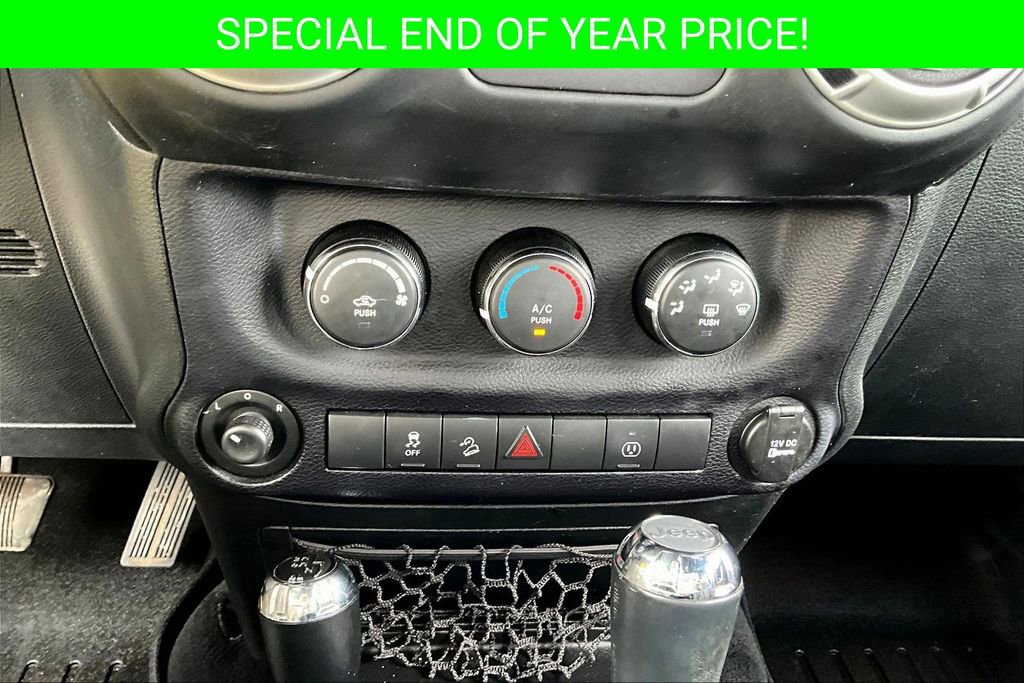 Used 2016 Jeep Wrangler Unlimited Rubicon w/ Connectivity Group image 14