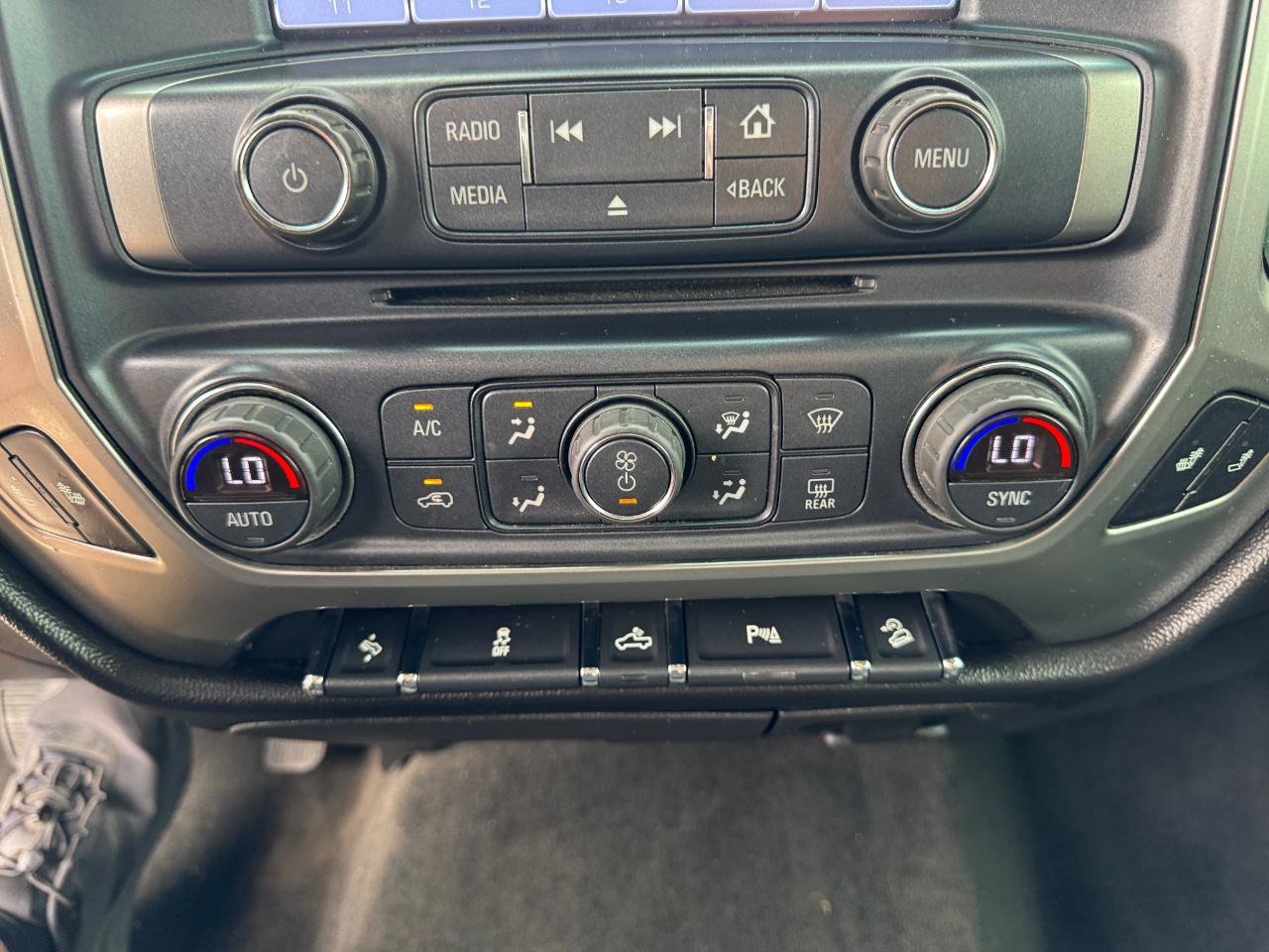 Used 2018 Chevrolet Silverado 1500 LT w/ All Star Edition AWD/4WD image 35