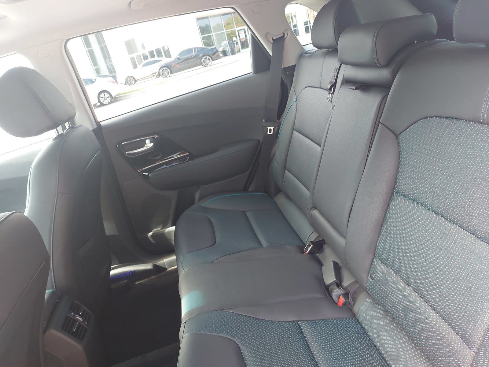 Used 2022 Kia Niro EX Premium w/ Cold Weather Package FWD image 13