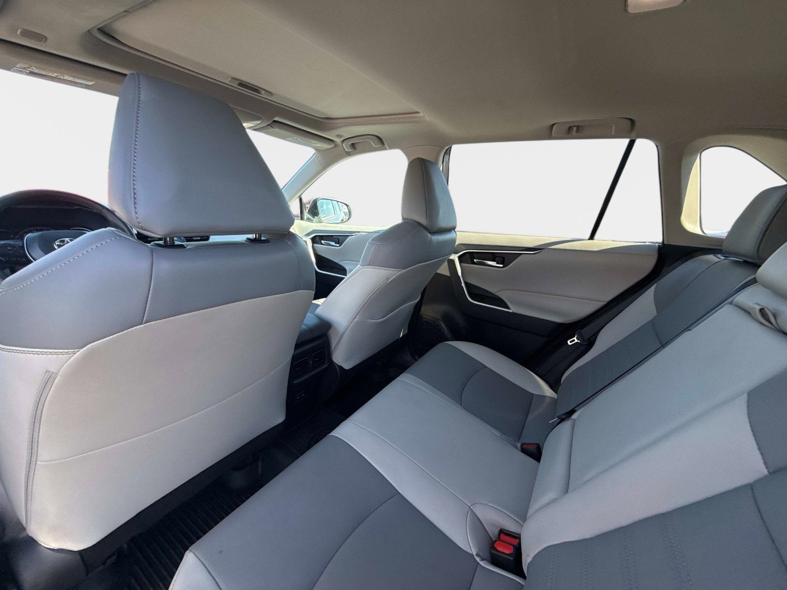 Used 2024 Toyota RAV4 XLE Premium image 19