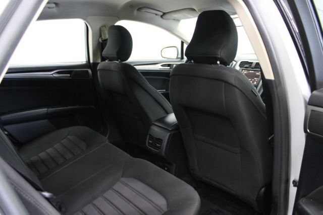 Used 2018 Ford Fusion SE FWD image 24