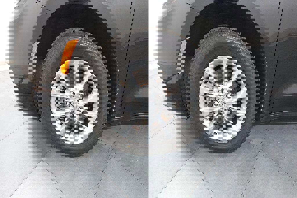 Used 2023 Chrysler Pacifica Touring-L image 27