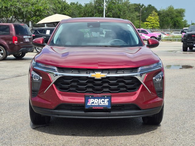 Used 2025 Chevrolet Trax LS w/ LS Convenience Package FWD image 2