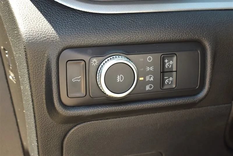 Used 2020 Ford Explorer XLT w/ Equipment Group 202A AWD/4WD image 17