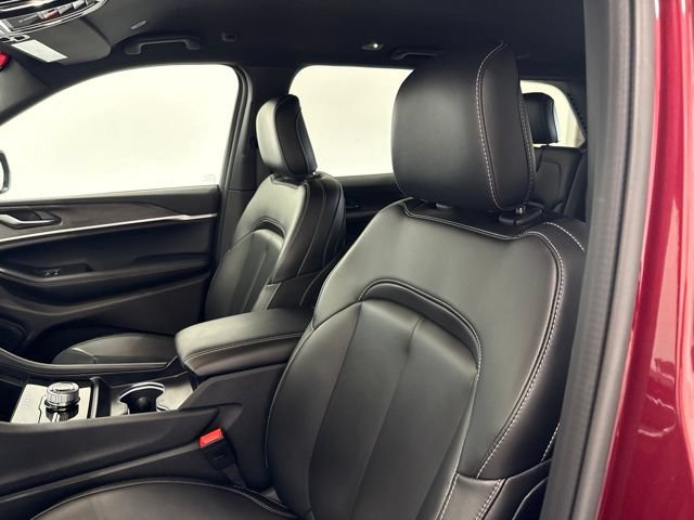 Used 2025 Jeep Grand Cherokee Limited AWD/4WD image 19