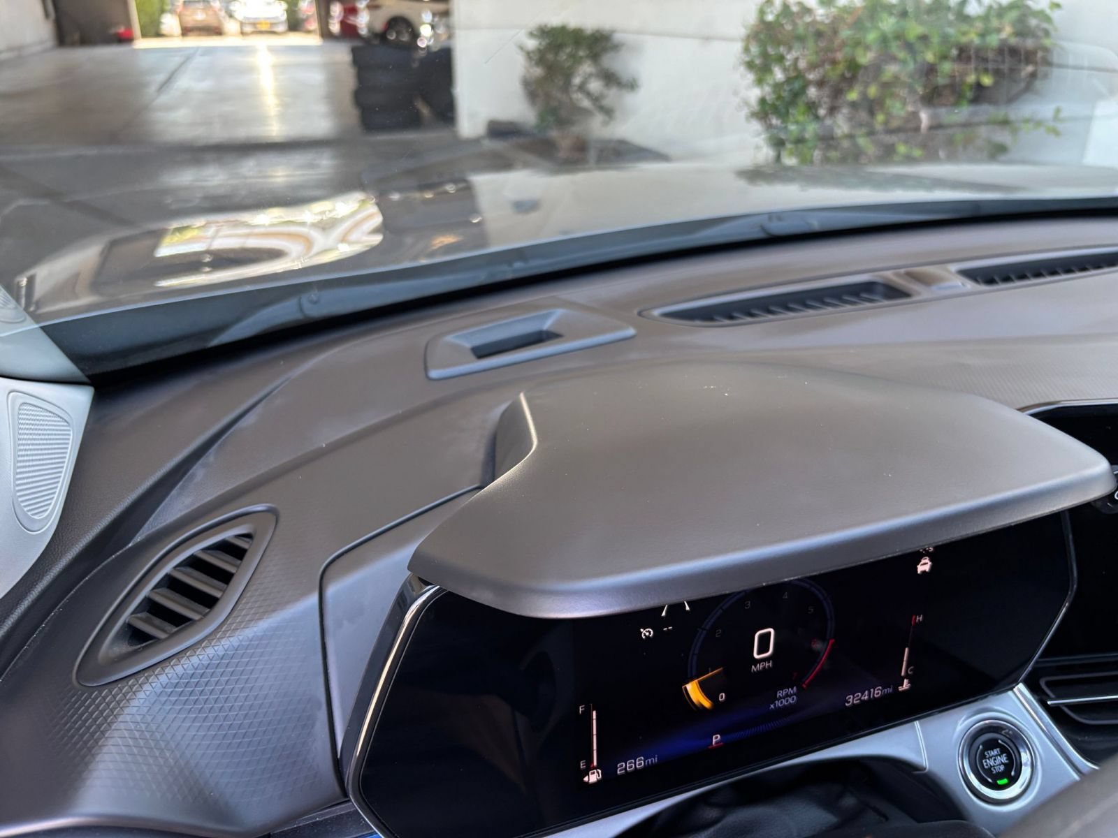 Used 2025 Chevrolet Trax LT FWD image 61