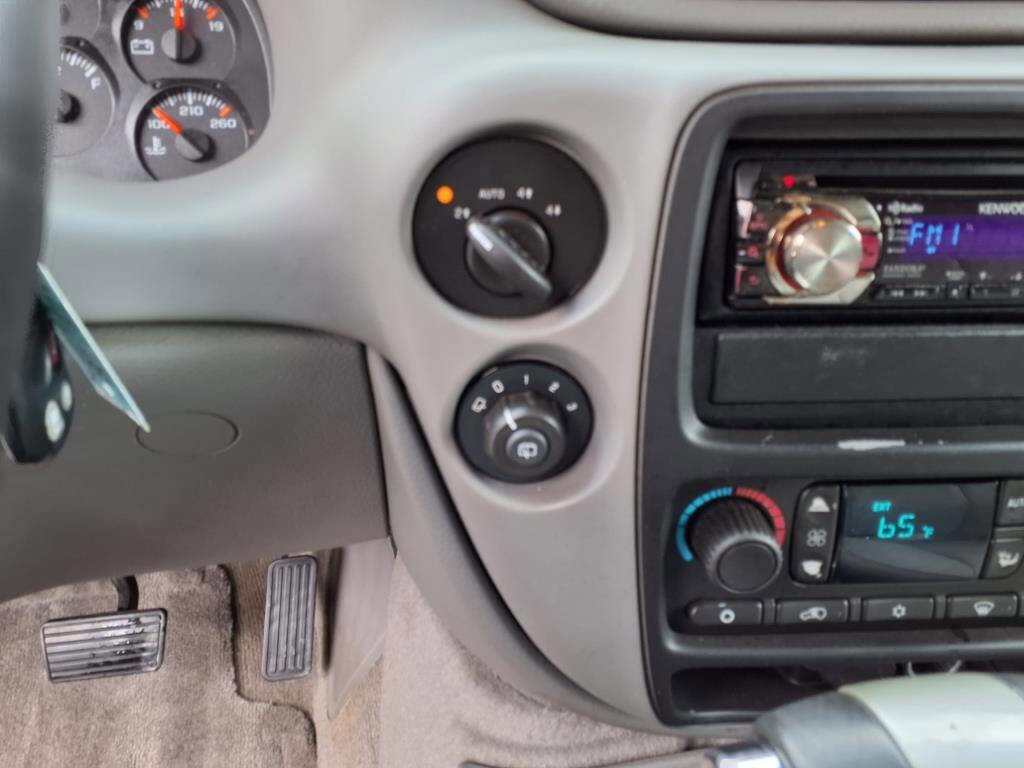 Used 2008 Chevrolet TrailBlazer LT w/ Cargo Convenience Package image 16