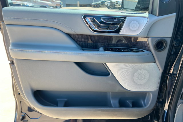 Used 2021 Lincoln Navigator Reserve w/ Luxury Package AWD/4WD image 14