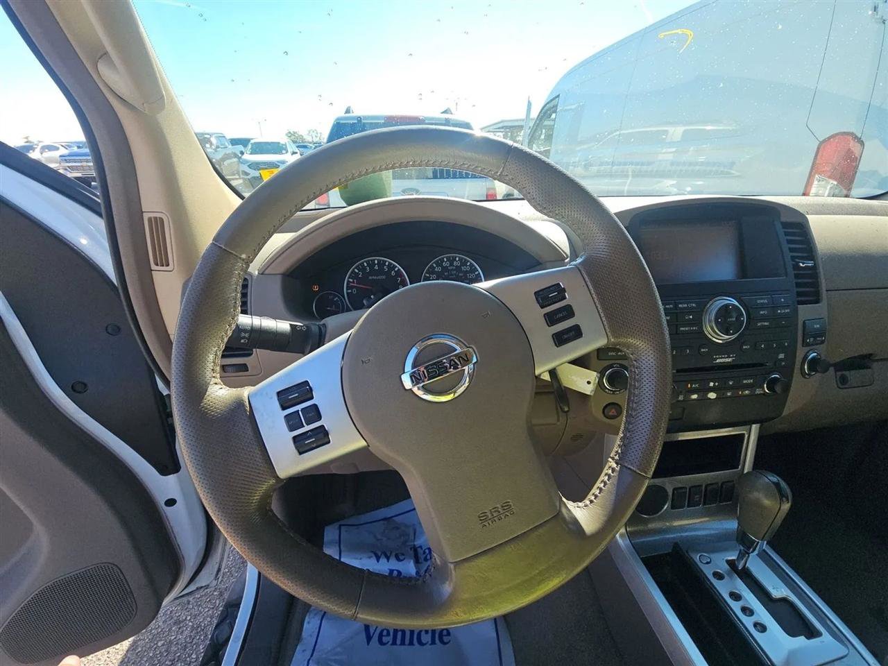 Used 2008 Nissan Pathfinder SE w/ Premium Pkg image 12