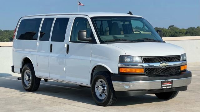 Used 2017 Chevrolet Express 2500 LT w/ LT Preferred Equipment Group image 5