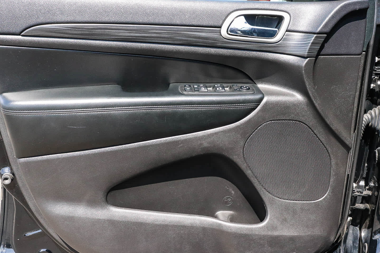 Used 2019 Jeep Grand Cherokee Altitude RWD image 30