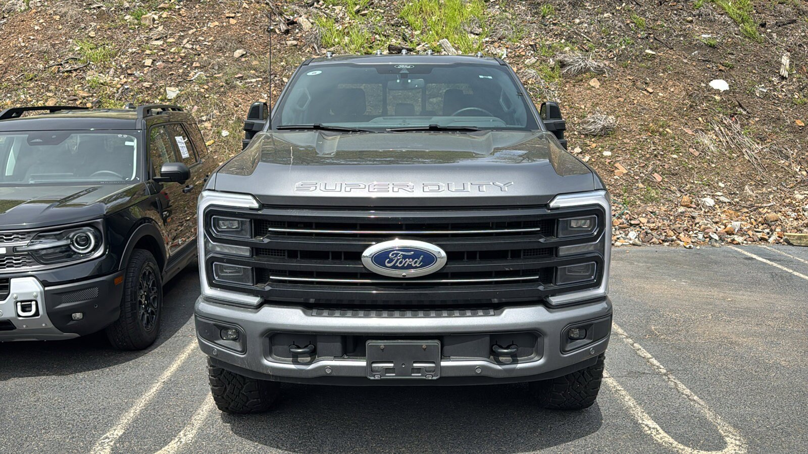 Used 2025 Ford F250 Platinum w/ Tremor Off-Road Package AWD/4WD image 2
