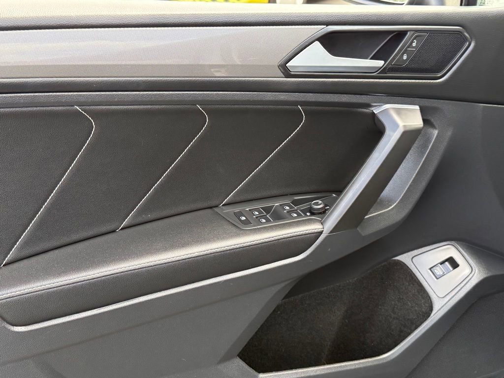 Used 2022 Volkswagen Tiguan SE w/ Panoramic Sunroof Package image 10