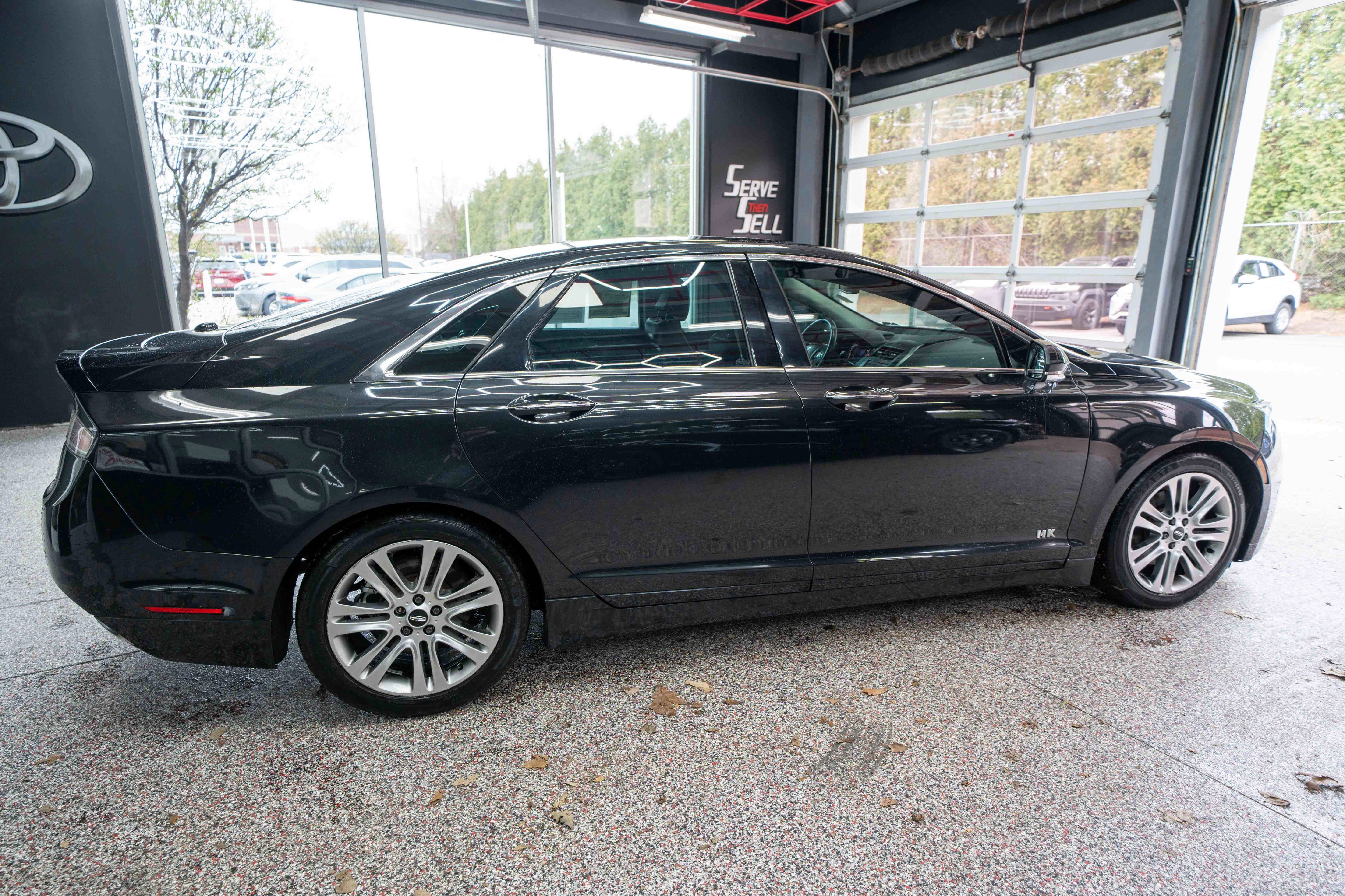 Used 2013 Lincoln MKZ image 4