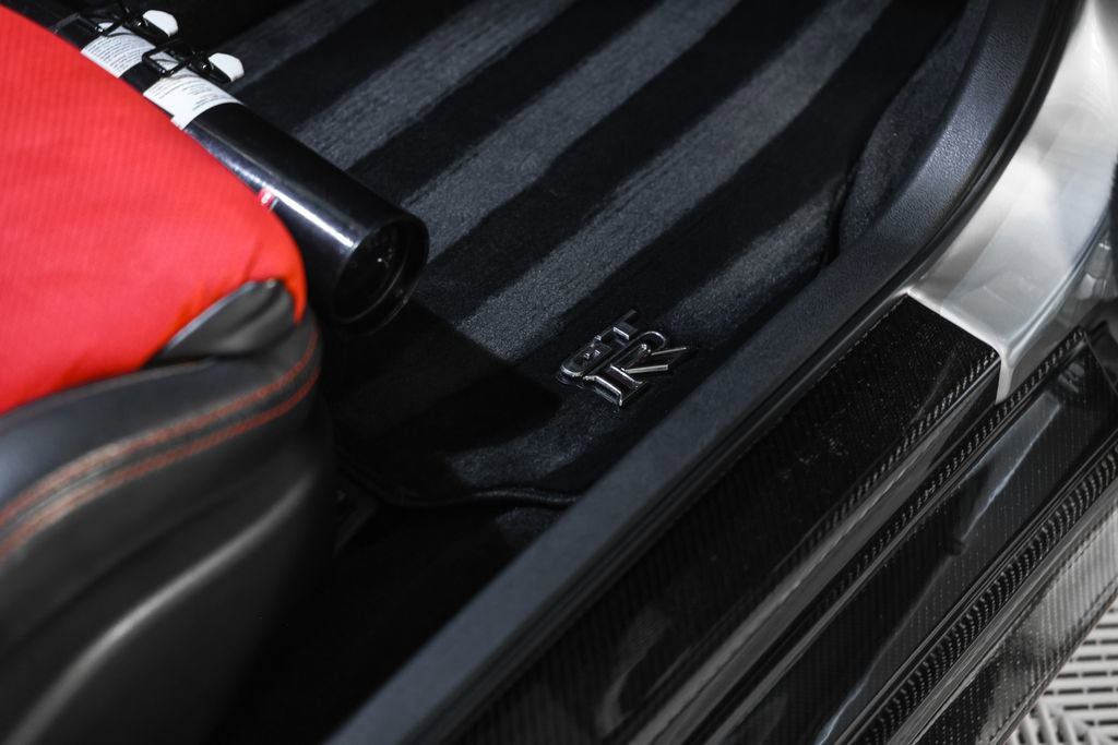 Used 2010 Nissan GT-R Premium AWD/4WD image 26