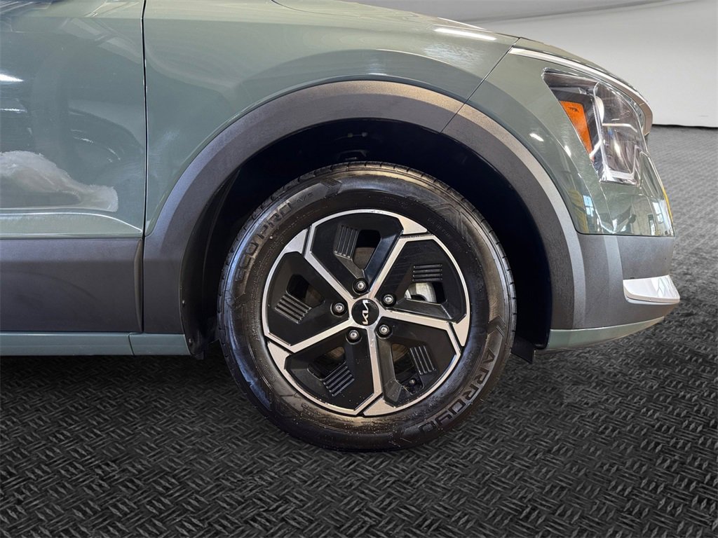 Certified 2023 Kia Niro EX image 11