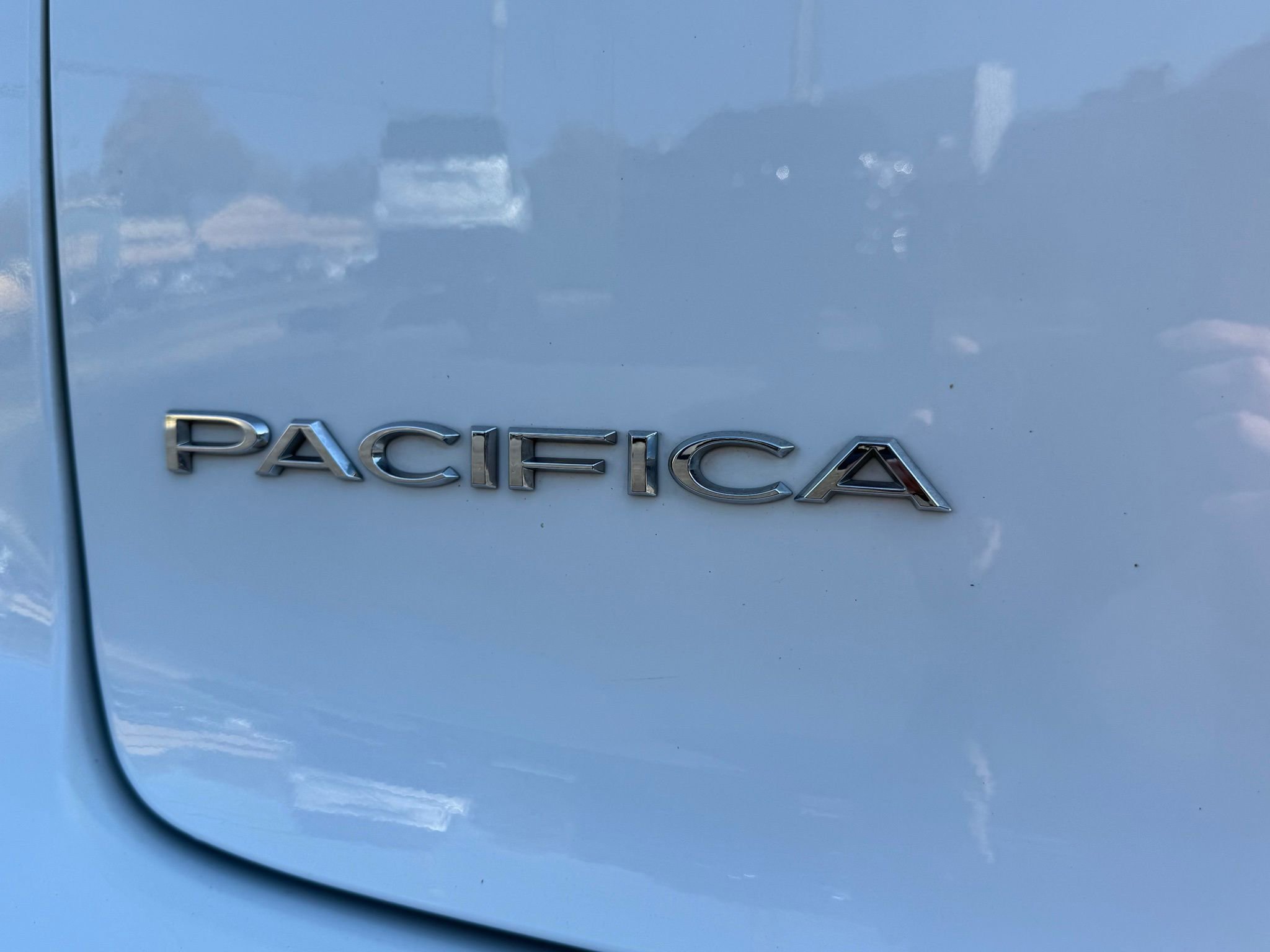 Used 2020 Chrysler Pacifica Limited image 10