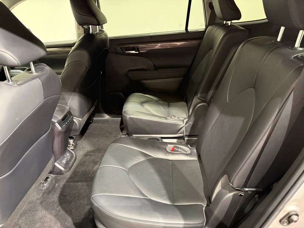 Used 2023 Toyota Highlander Limited AWD/4WD image 21