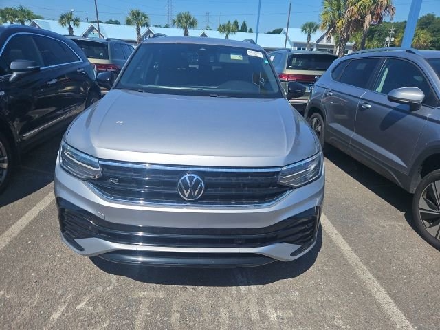 Used 2023 Volkswagen Tiguan SE R-Line FWD image 3