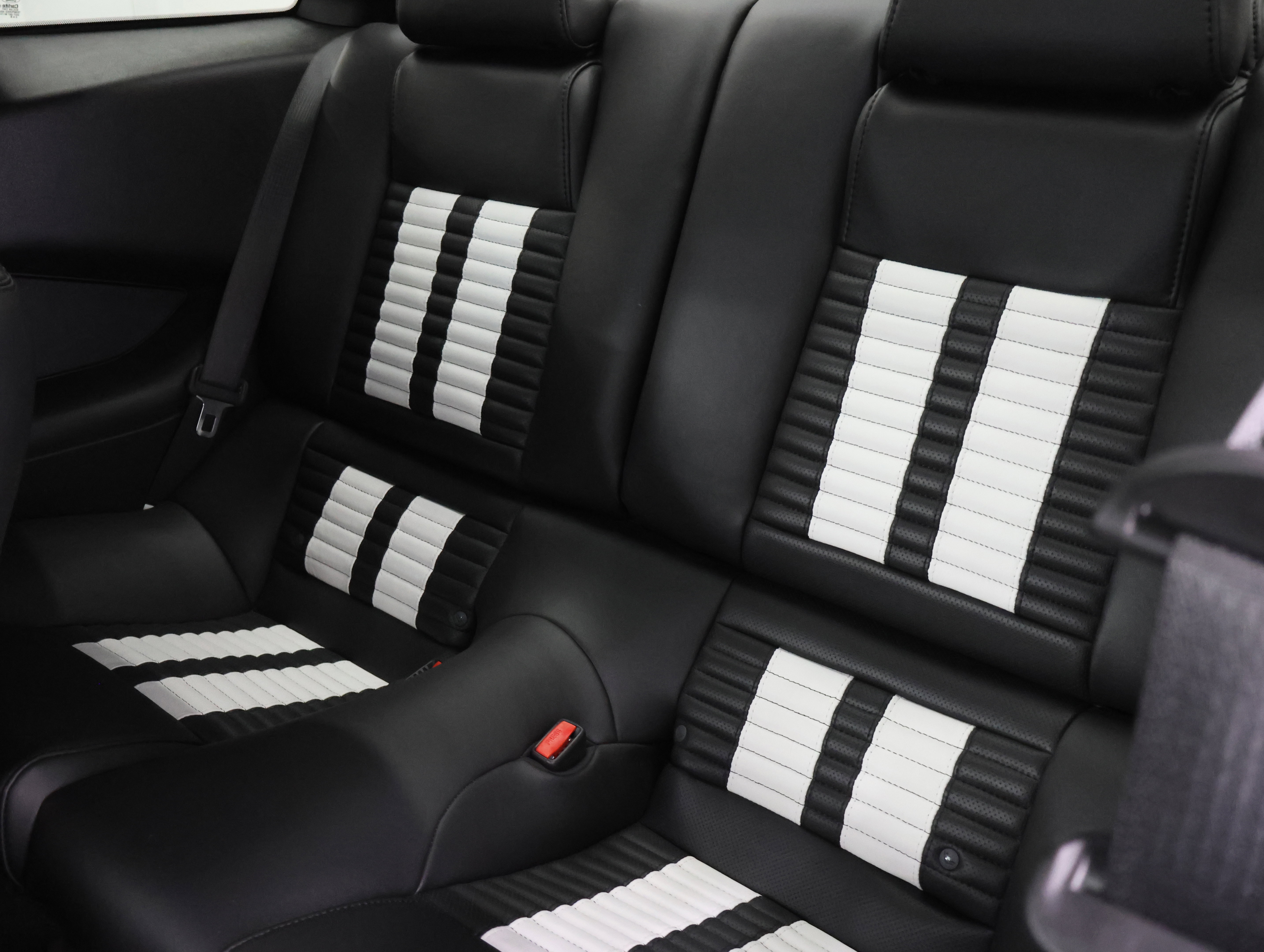 Used 2013 Ford Mustang Shelby GT500 RWD image 9