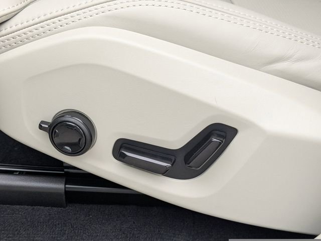 New 2026 Volvo XC90 B6 Ultra w/ Lounge Package image 21