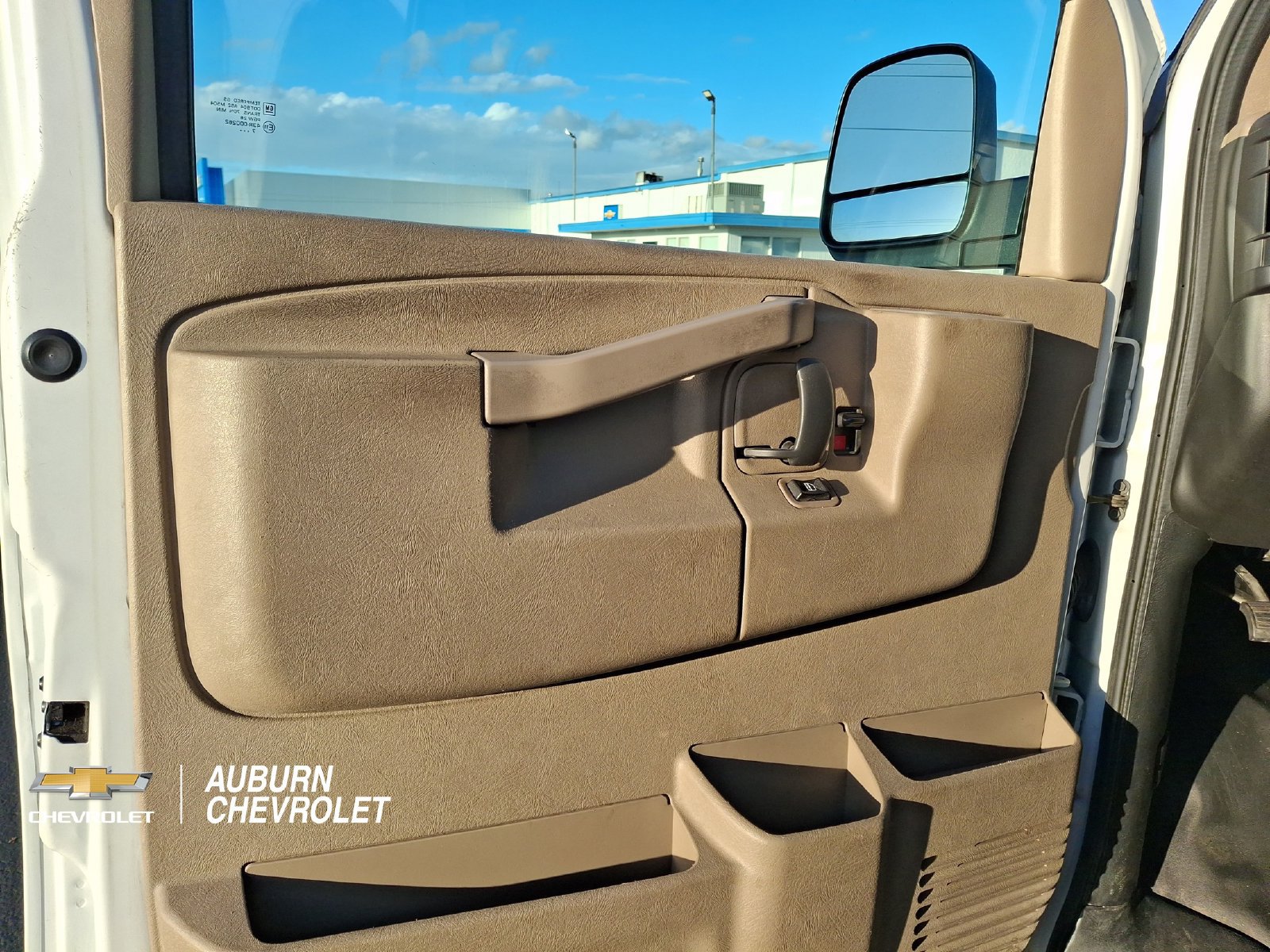 Used 2017 Chevrolet Express 2500 Extended RWD image 14