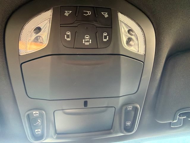 Used 2025 Chrysler Pacifica Limited FWD image 54