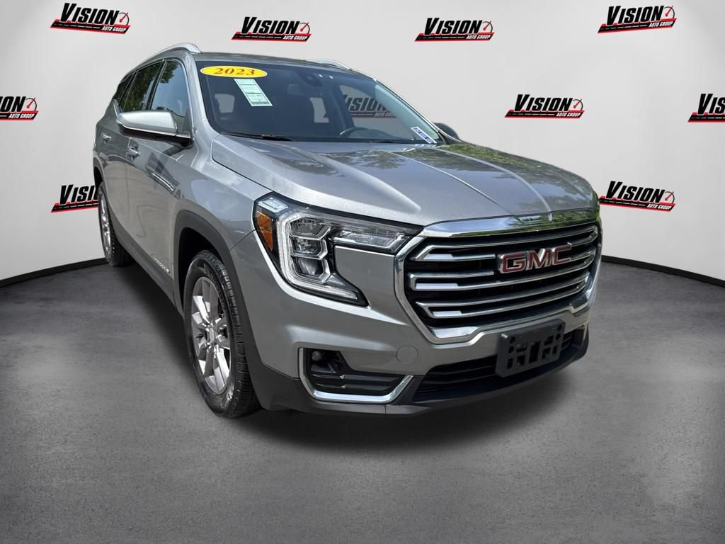 Used 2023 GMC Terrain SLT w/ LPO, Floor Liner Package AWD/4WD image 3