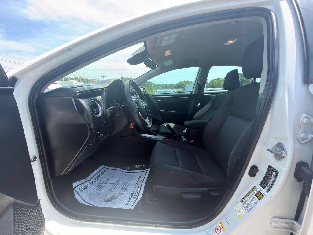 Used 2019 Toyota Corolla LE FWD image 19
