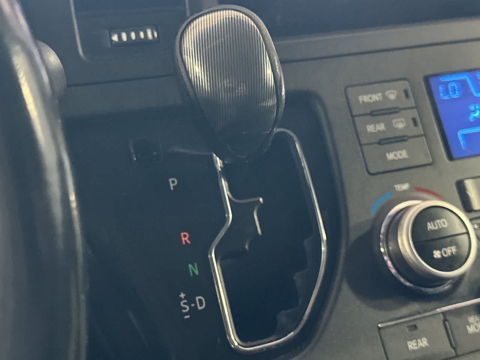 Used 2015 Toyota Sienna SE FWD image 23