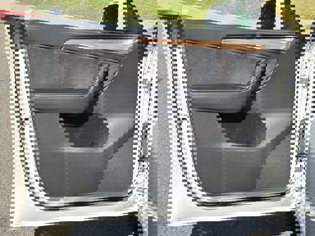 Used 2022 Tesla Model Y Long Range image 24